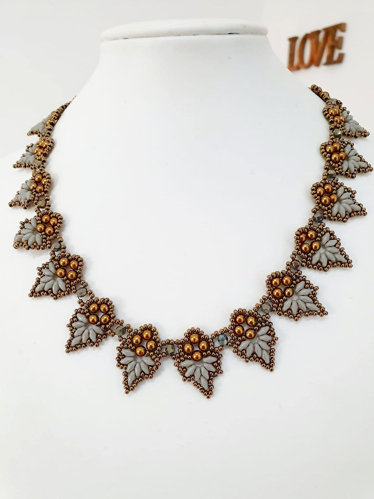 Collana di foglie